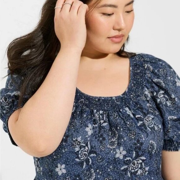 Torrid~Tiered Chambray Blue Floral Smocked Short Sleeve Dress in size 4/4X or 26 - Picture 2 of 16